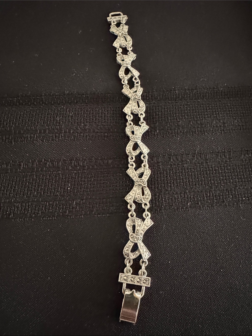 Vintage Sparkling Silver tone Bow Link Bracelet - Women's Jewelry